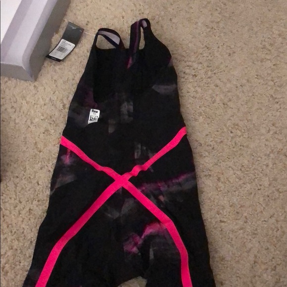 Adidas 2018 Competition swimsuit closed back - Picture 1 of 8
